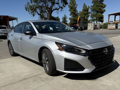 Used 2024 Nissan Altima 2.5 SV FWD image 1