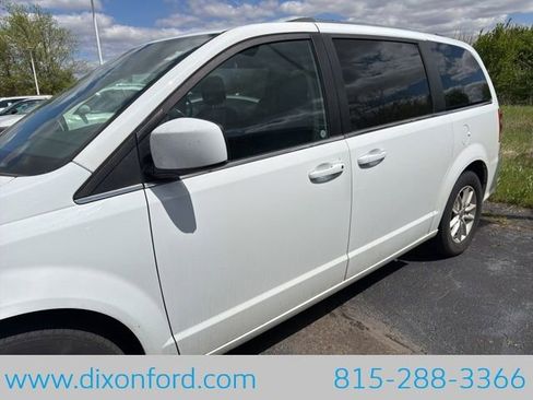 Used 2019 Dodge Grand Caravan SXT FWD image 2