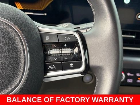 Used 2025 Kia Carnival FWD image 20