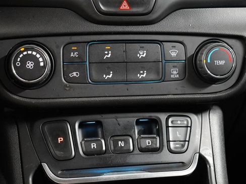 Used 2020 GMC Terrain SLE FWD image 20