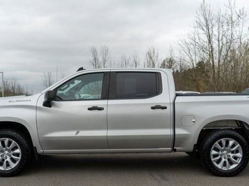 Used 2019 Chevrolet Silverado 1500 Custom w/ Custom Value Package AWD/4WD image 9