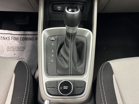 Used 2025 Hyundai Venue SEL image 33