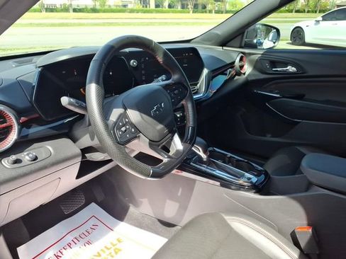 Used 2025 Chevrolet Trax RS w/ Sunroof Package FWD image 13
