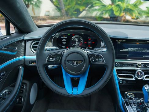 Used 2025 Bentley Flying Spur Plug-In Hybrid AWD/4WD image 15