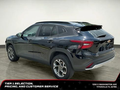 Used 2025 Chevrolet Trax LT w/ LT Convenience Package FWD image 4