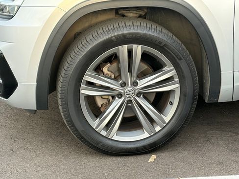 Used 2019 Volkswagen Atlas SE w/ Panoramic Sunroof Package image 6