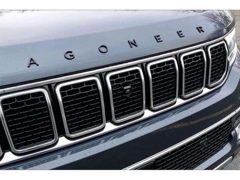 Used 2023 Jeep Wagoneer L Series III w/ Premium Group I image 32