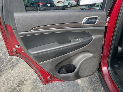 Used 2018 Jeep Grand Cherokee Limited AWD/4WD image 16
