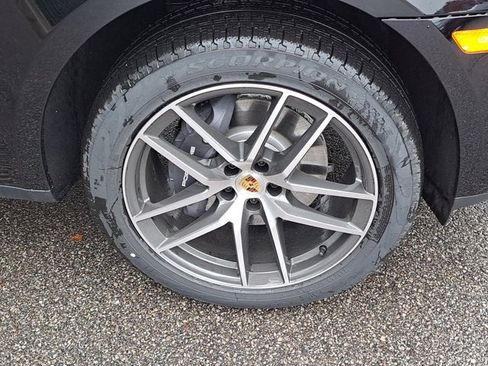 Certified 2026 Porsche Macan AWD/4WD image 11