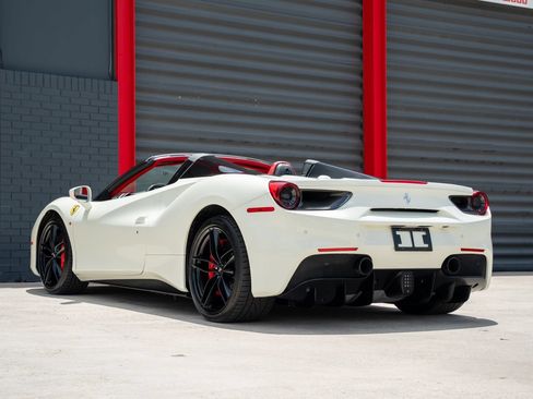 Used 2018 Ferrari 488 Spider RWD image 3