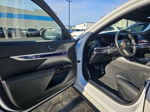Used 2024 BMW 740i xDrive image 21