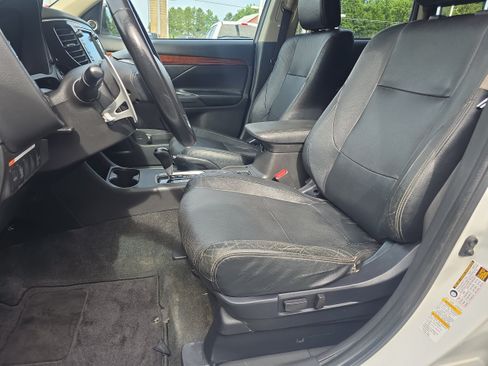 Used 2015 Mitsubishi Outlander GT AWD/4WD image 9