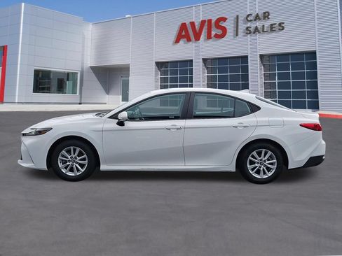 Used 2025 Toyota Camry LE FWD image 2