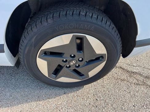 Used 2024 Hyundai Kona SEL FWD image 8