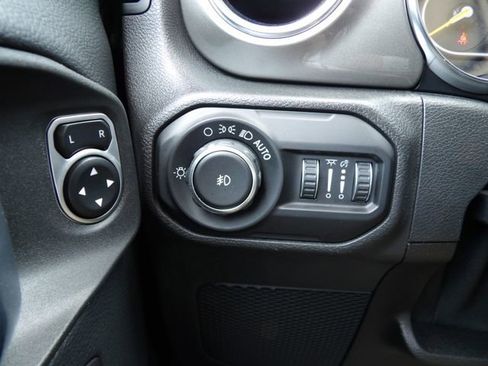 Used 2019 Jeep Wrangler Unlimited Sahara w/ Cold Weather Group AWD/4WD image 20