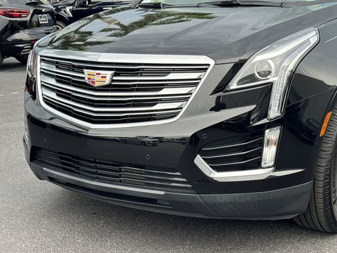 Used 2018 Cadillac XT5 Luxury w/ Driver Awareness Package FWD image 9