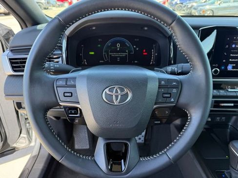 Used 2025 Toyota Camry SE image 12