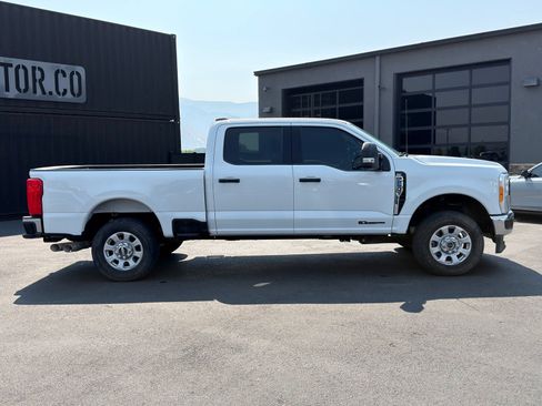 Used 2023 Ford F250 XLT w/ FX4 Off-Road Package AWD/4WD image 3