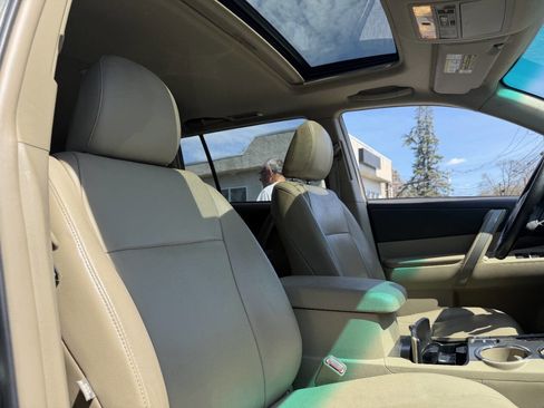 Used 2010 Toyota Highlander SE image 28