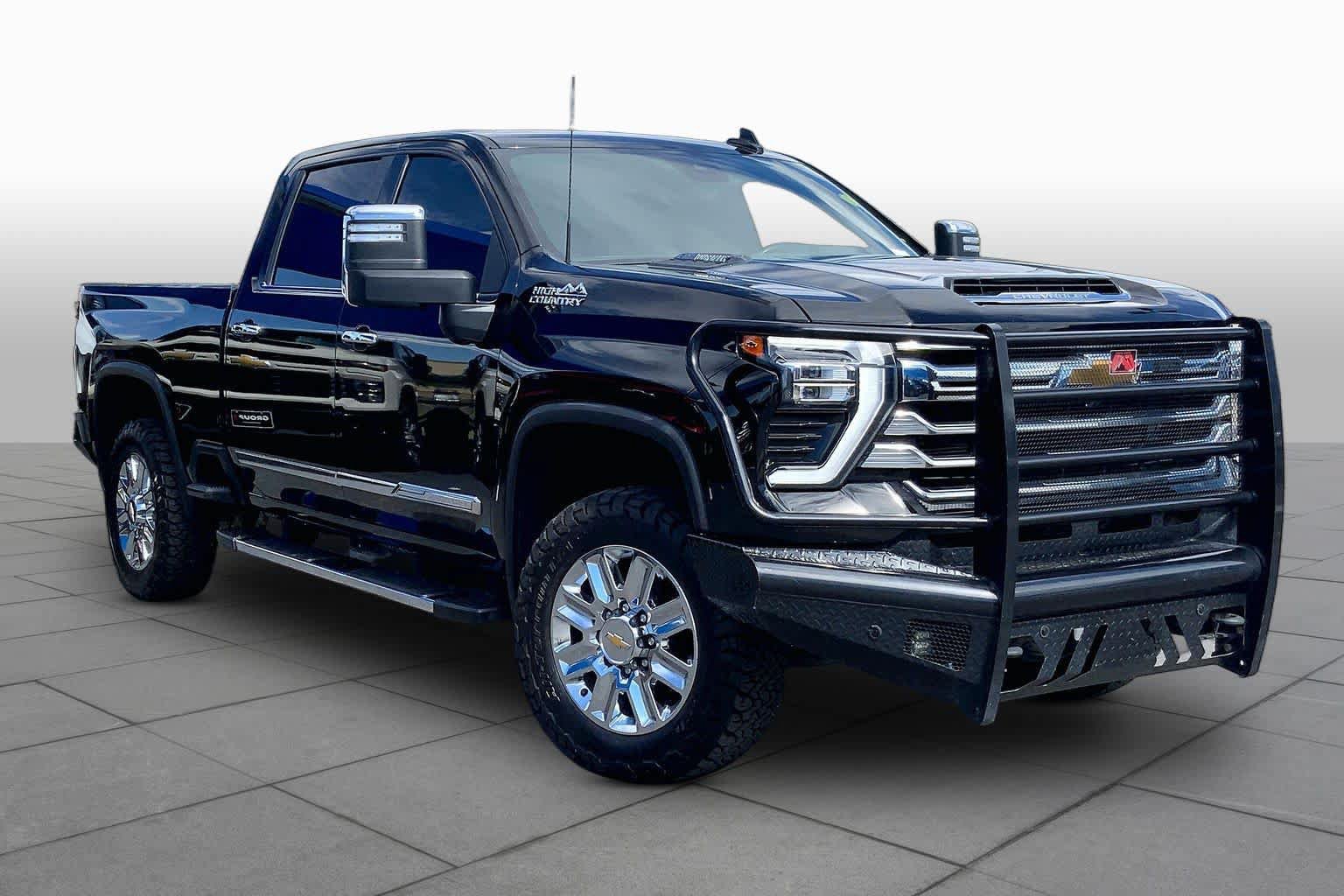 Used 2024 Chevrolet Silverado 2500 High Country w/ Technology Package AWD/4WD image 3