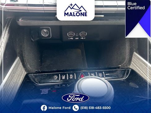 Used 2022 Jeep Wagoneer Series II AWD/4WD image 39