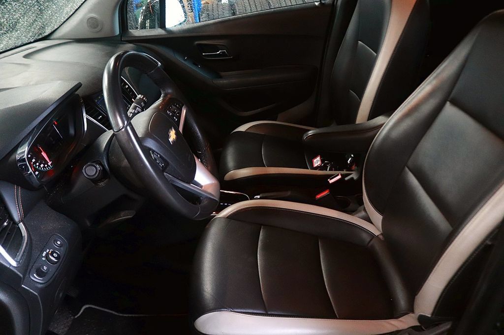 Used 2018 Chevrolet Trax Premier w/ Midnight Edition AWD/4WD image 12