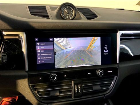 Certified 2023 Porsche Macan AWD/4WD image 31
