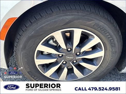 Used 2023 Chrysler Pacifica Limited FWD image 15