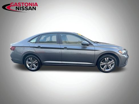 Used 2024 Volkswagen Jetta SE image 10