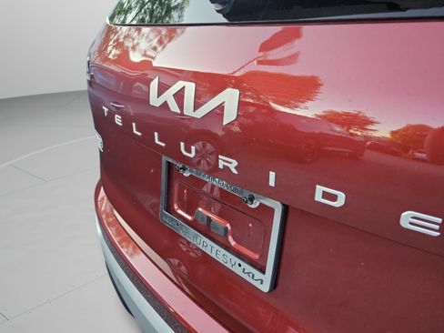 Used 2024 Kia Telluride EX w/ EX Captain's Chair Package AWD/4WD image 32