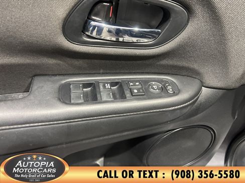 Used 2020 Honda HR-V LX image 12