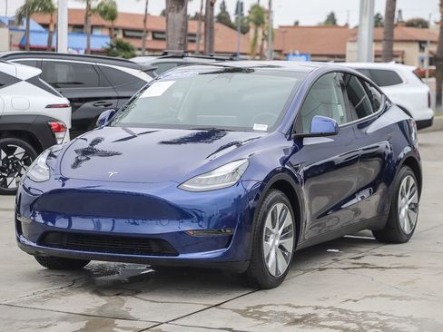 Used 2023 Tesla Model Y Long Range AWD/4WD image 3