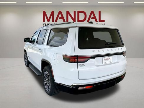 Used 2025 Jeep Wagoneer Series II w/ 8-Passenger Seating Package AWD/4WD image 9