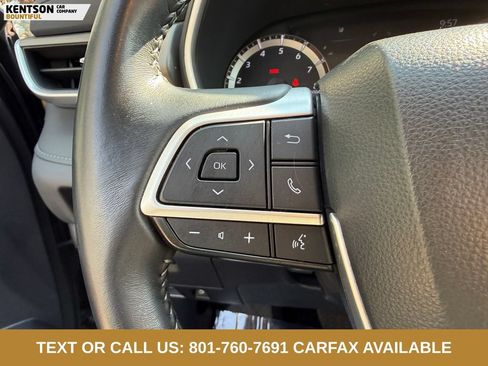 Used 2025 Toyota Highlander XLE AWD/4WD image 16