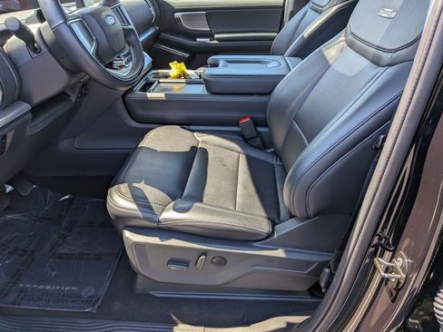 Used 2025 Ford Expedition Platinum AWD/4WD image 12
