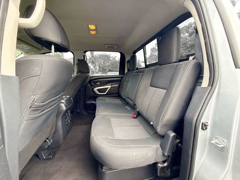 Used 2019 Nissan Titan SV w/ SV Convenience Package image 26