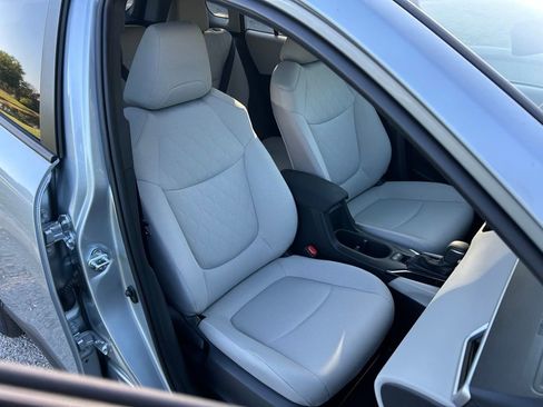 Used 2025 Toyota Corolla Cross LE image 15