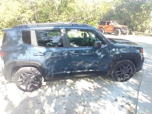 Used 2021 Jeep Renegade Latitude FWD image 4