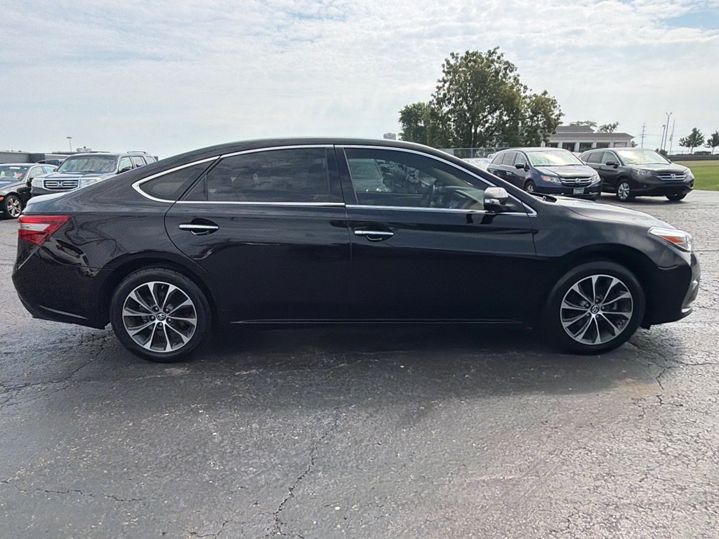 Used 2017 Toyota Avalon XLE Premium w/ All Weather Liner Package FWD image 8