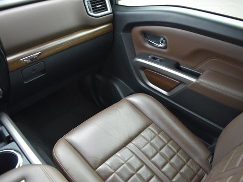 Used 2021 Nissan Titan Platinum Reserve w/ Moonroof Package image 22