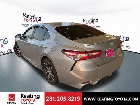 Used 2020 Toyota Camry SE image 5