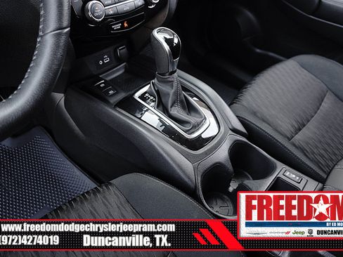 Used 2020 Nissan Rogue SV w/ Premium Package FWD image 34