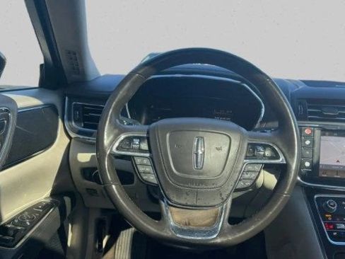 Used 2018 Lincoln Continental Select w/ Continental Climate Package image 18