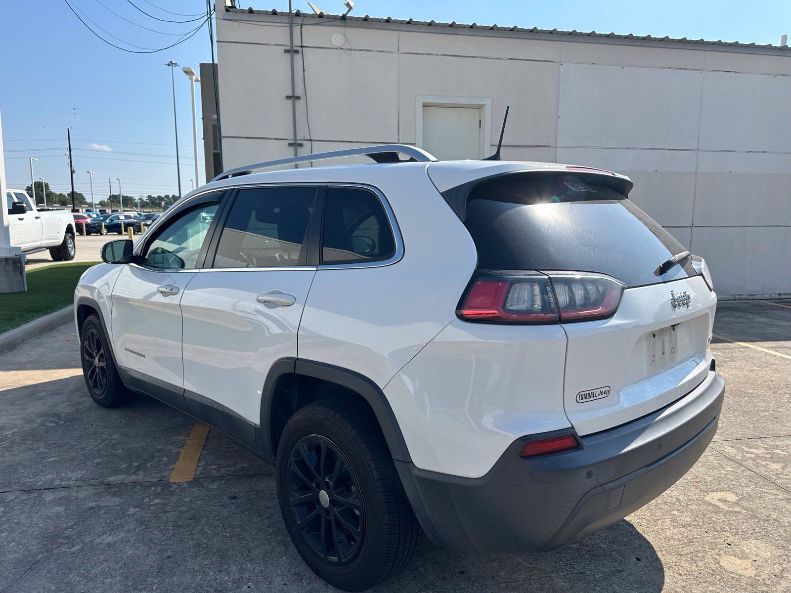 Used 2019 Jeep Cherokee Latitude Plus w/ Comfort/Convenience Group FWD image 5