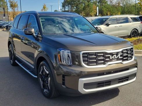 New 2025 Kia Telluride S image 3