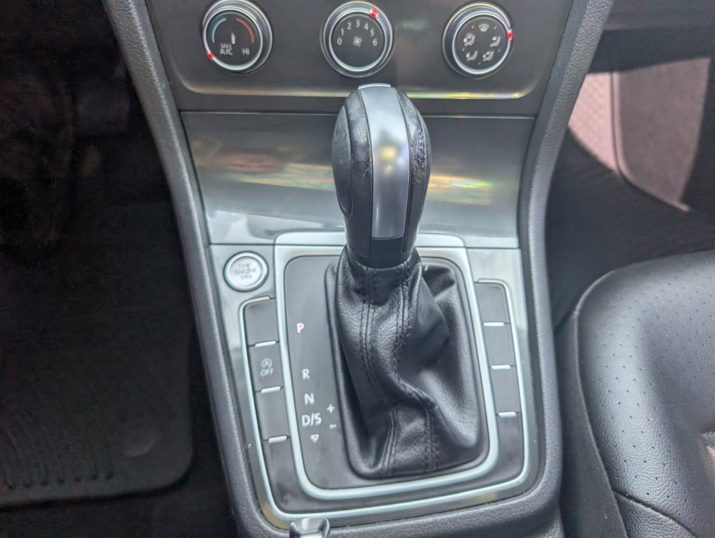 Used 2020 Volkswagen Golf 4-Door FWD image 22