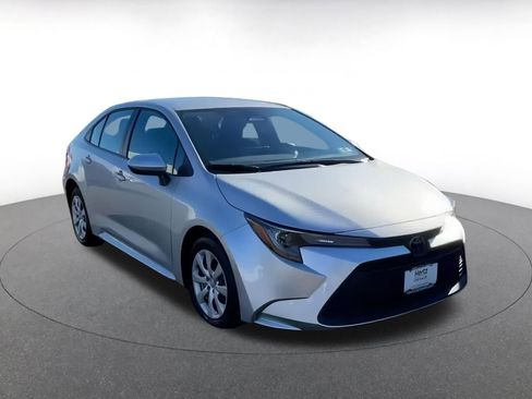 Used 2025 Toyota Corolla LE image 3