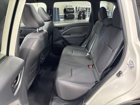Used 2025 Subaru Forester Premium AWD/4WD image 30