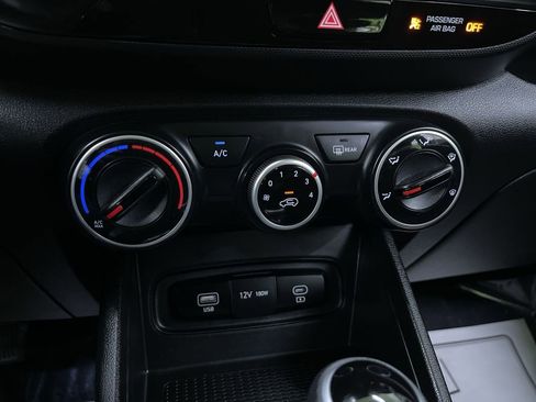 Used 2024 Hyundai Venue SE image 30