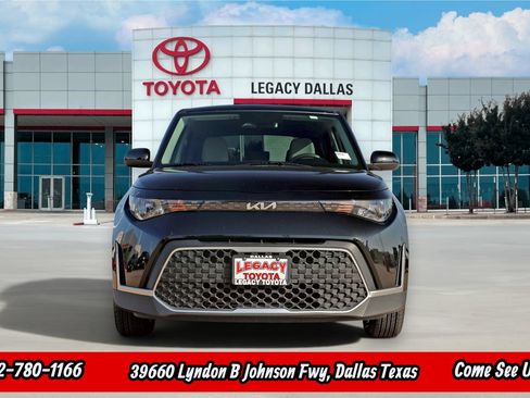 Used 2025 Kia Soul LX w/ LX Technology Package FWD image 4